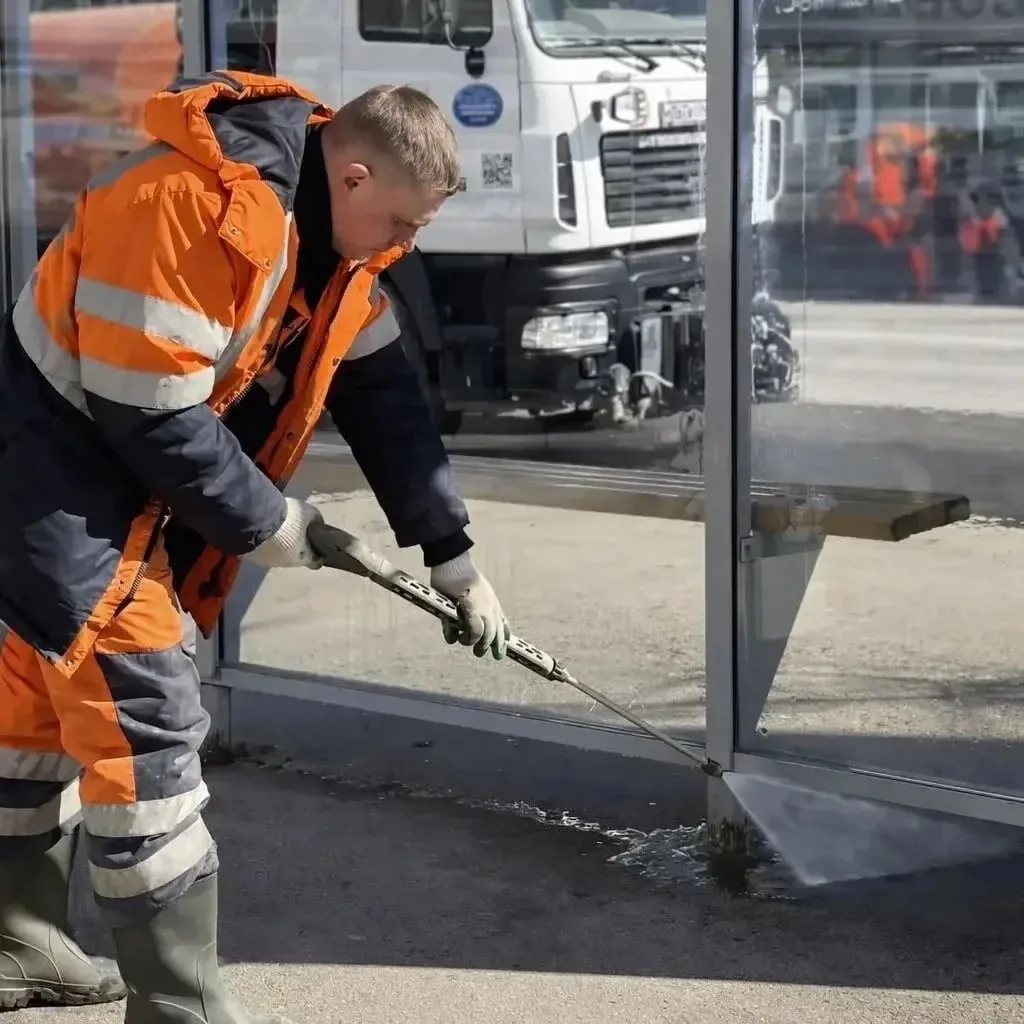  В городе продолжается работа по содержанию объектов улично-дорожной сети