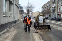 Во Фрунзенском районе продолжаются работы 
по уборке улично-дорожной сети и дворовых территорий