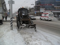 Саратов очищают от снега и наледи