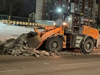 Продолжаются работы по уборке города от 
снега и наледи