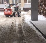 В центре города работают 39 единиц различной 
спецтехники, очищающей проезжую часть и пешеходные зоны