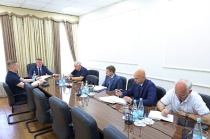 Глава города Саратова Михаил Исаев обсудил с депутатами благоустройство, снос аварийного жилья и ремонт дорог