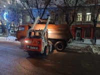 Минувшей ночью городские дорожные службы продолжали выполнять уборку города