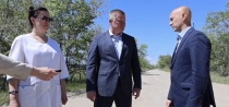 «На следующей неделе будет начат ремонт подъездной дороги к поселку Хмелевка»
