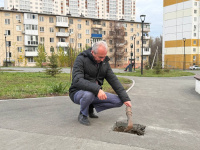 Первый заместитель главы администрации Заводского района Владимир Чирсков проверил состояние нового сквера Первый заместитель главы администрации Заводского района Владимир Чирсков проверил состояние нового сквера