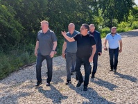 Глава города Саратова Михаил Исаев обсудил с общественным советом Воробьевки благоустройство территории у пруда
