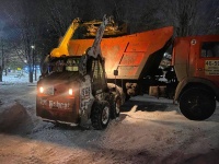 Минувшей ночью городские дорожные службы 
продолжали выполнять уборку города