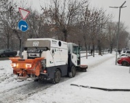 В Саратове продолжаются работы по очистке 
улиц от снега