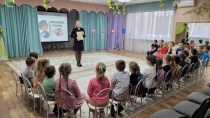 Сотрудники Госавтоинспекции провели занятие 
для малышей