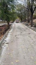 На Набережной Космонавтов ведутся работы 
по облицовке лестниц туфом и базальтом