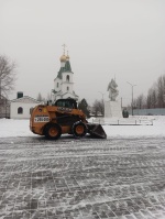 В уборке города сегодня задействованы 
241 единица техники и 332 человека.