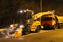 Более ста единиц спецтехники выйдут на 
уборку города в ночное время