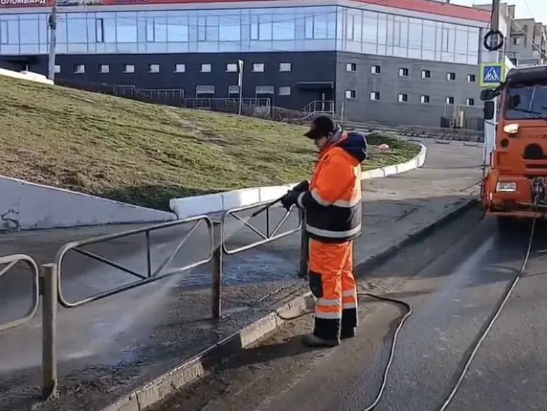 Продолжаются плановые работы по благоустройству