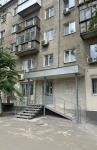 Нарушение устранено: владелец нежилого помещения привёл фасад в надлежащее состояние после решения суда