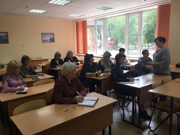 В Октябрьском районе состоялось совещание 
по вопросу готовности образовательных учреждений к летней оздоровительной кампании