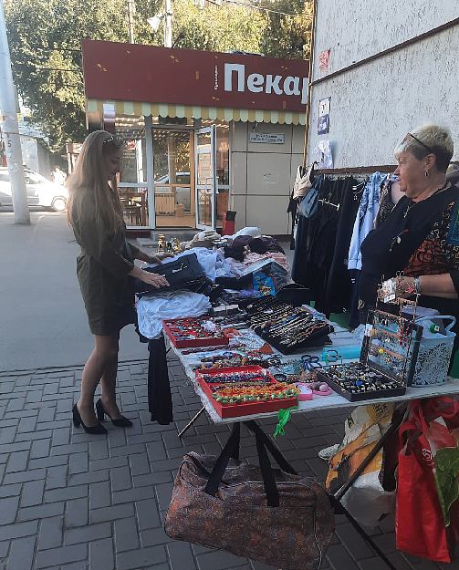 В Октябрьском районе продолжаются мероприятия 
по выявлению и пресечению незаконной торговли