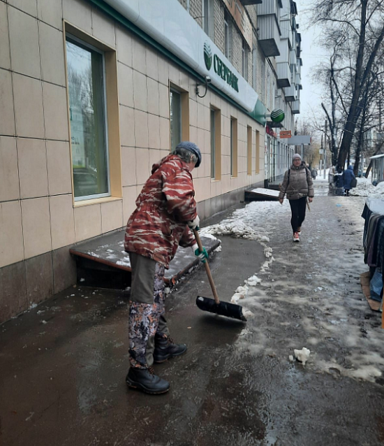 В Октябрьском районе прошли мероприятия 
по осмотру входных групп торговых объектов на предмет соблюдения правил благоустройства