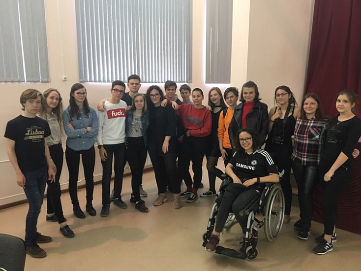 Французские и русские лицеисты спели «Майский 
вальс»