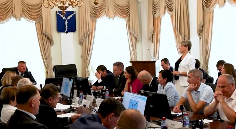 На постоянно действующем совещании был рассмотрен вопрос о предварительных итогах государственной итоговой аттестации 2025 года и подготовке к новому учебному году