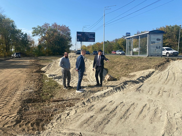 В Волжском районе начаты работы по строительству 
тротуара на участке от гипермаркета «Леруа Мерлен» до улицы Ивантеевской