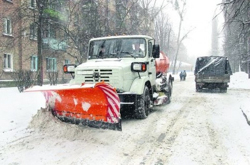 Внимание! В Саратове продолжаются работы 
по уборке городских улиц