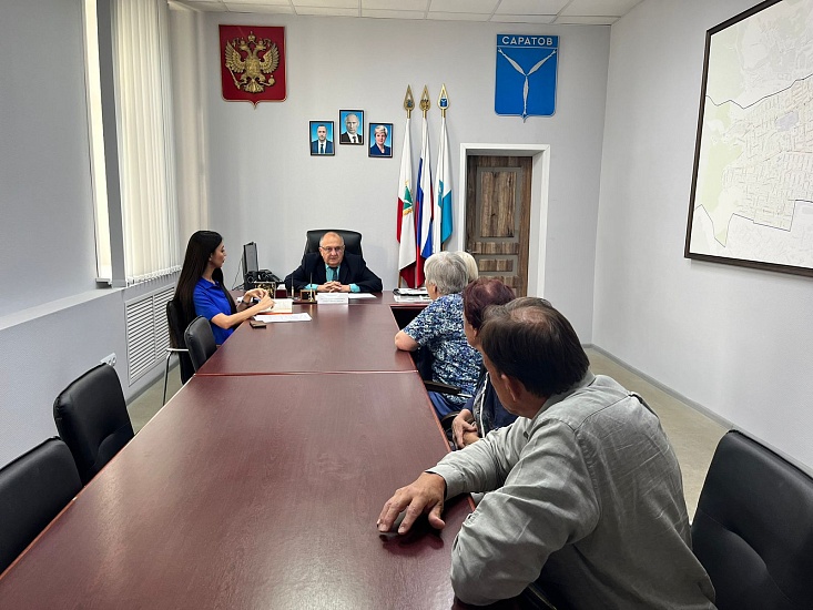 Глава администрации Октябрьского района 
провел прием граждан