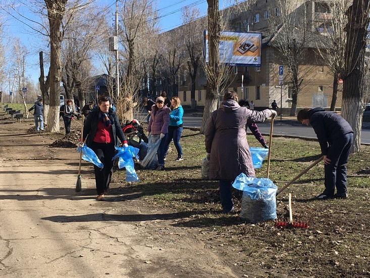 Волжане приняли участие в общегородском 
субботнике