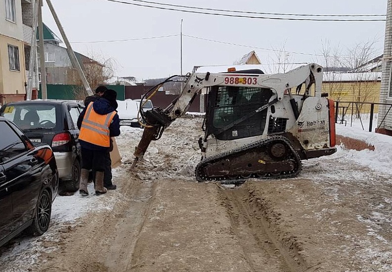 Работы по зимнему благоустройству территории 
Волжского района ведутся в ежедневном режиме