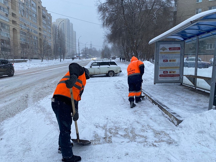 Лада Мокроусова: «На уборку снега в Саратове 
сегодня днем выведены 252 единицы специализированной техники и 254 рабочих»