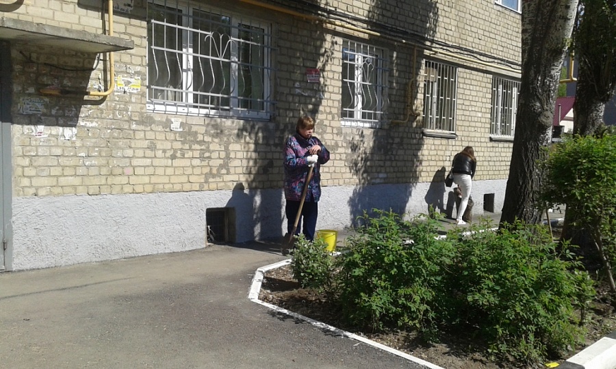 Во дворах Октябрьского района ведутся 
работы по благоустройству