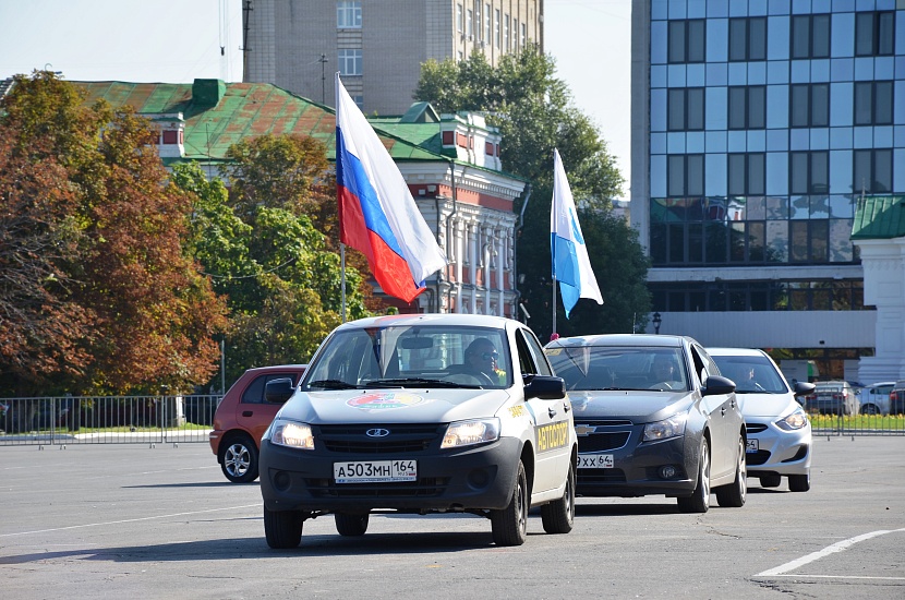 На Театральной площади прошли соревнования 
по фигурному вождению автомобилей с ручным управлением среди инвалидов с ПОДА