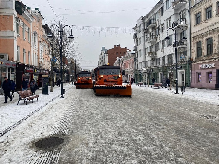 Во Фрунзенском районе продолжаются работы 
по благоустройству