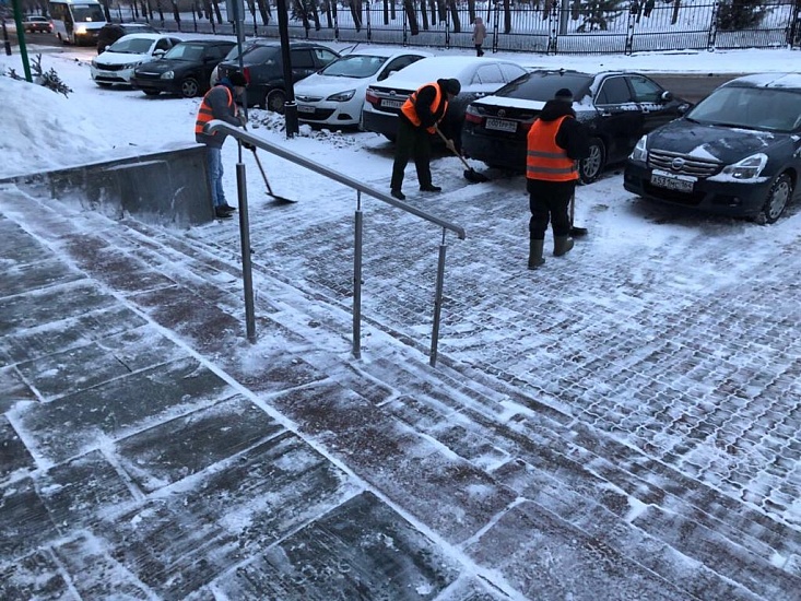 В Волжском районе круглосуточно ведутся 
снегоуборочные работы