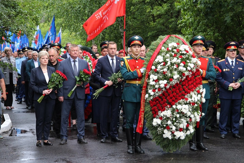 Состоялось возложение цветов к мемориалу 
«Воин-освободитель»