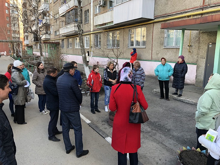 На встрече с жителями Фрунзенского района 
обсудили благоустройство улицы Рахова