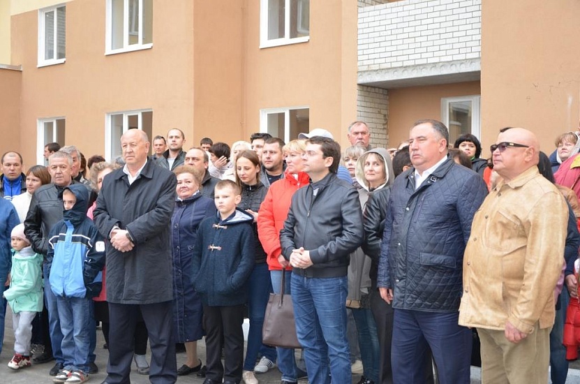 В Саратове 33 семьи в торжественной обстановке 
получили ключи от новых квартир