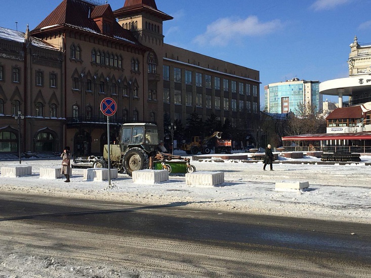 Работы по уборке города продолжены в вечернее 
и ночное время