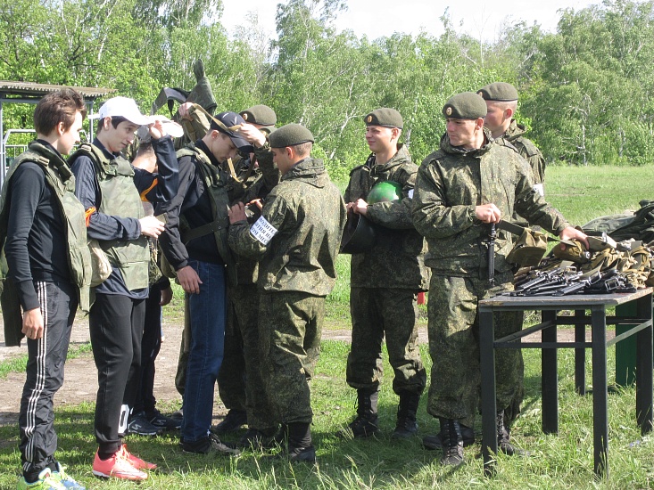 Для школьников провели занятия на военном 
полигоне