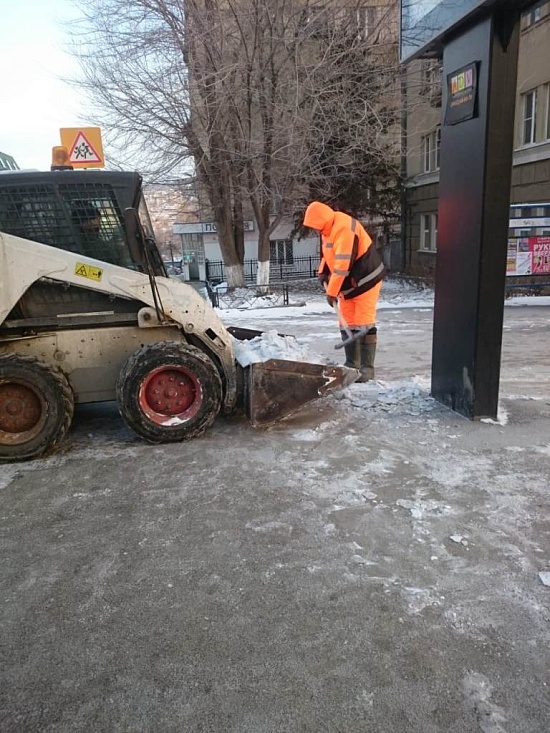 В Волжском районе продолжаются работы 
по уборке территорий