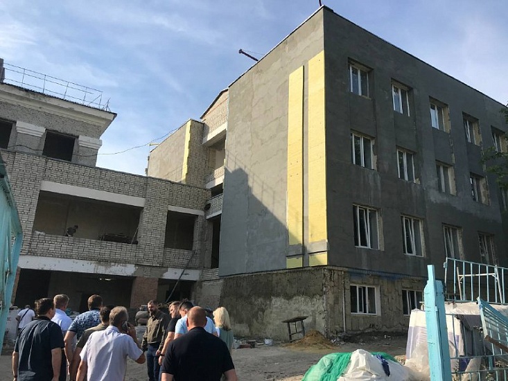 Михаил Исаев о строительстве пристроек 
к школам 5 и 84: «В максимально сжатые сроки, но не в ущерб качеству, надо завершить строительно-монтажные работы»