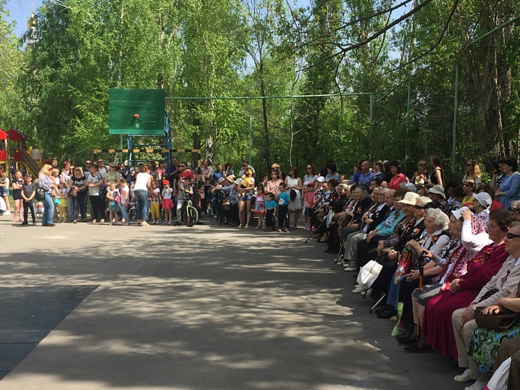 В аллее «Березки» горожан угощали солдатской 
кашей