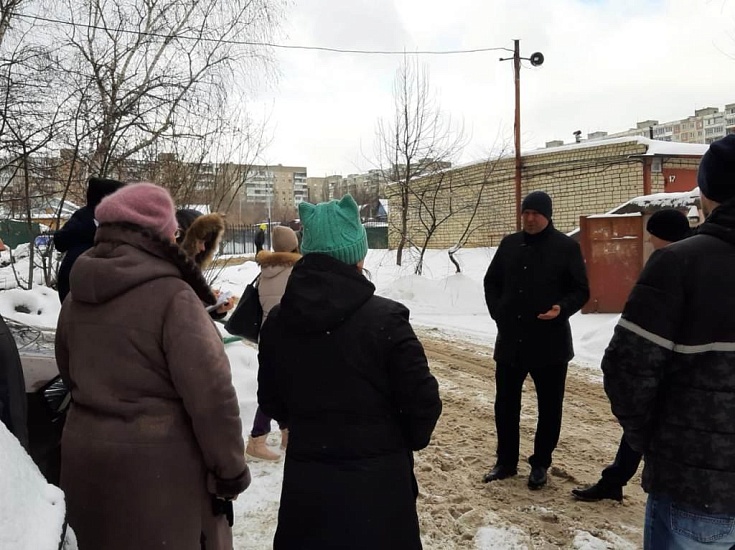 Глава администрации Ленинского района 
Дмитрий Чубуков встретился с жителями дома № 15 по ул. Куприянова