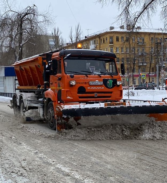 В уборке города сегодня были задействованы 
более 6 тысяч человек