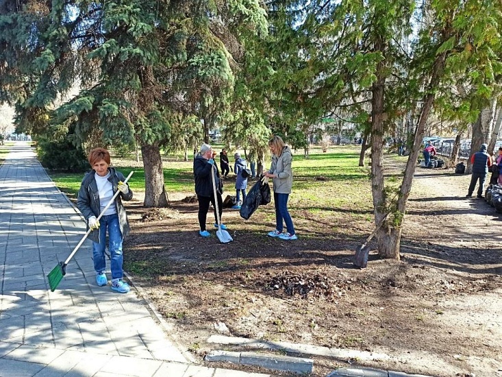 Жители Фрунзенского района участвуют в 
общегородском субботнике