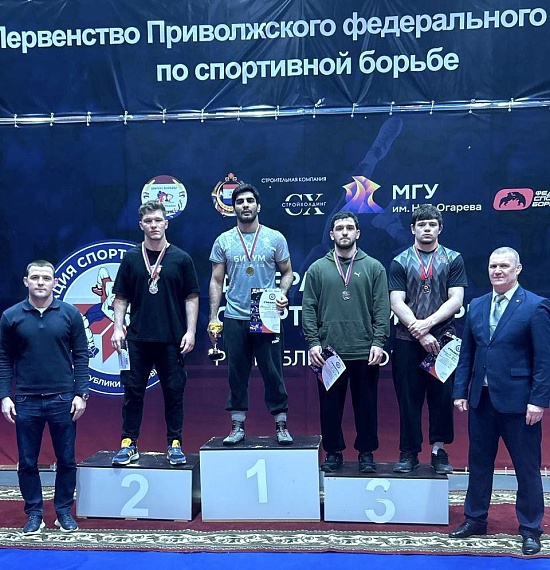 Саратовский борец в тройке лучших Первенства ПФО по спортивной борьбе