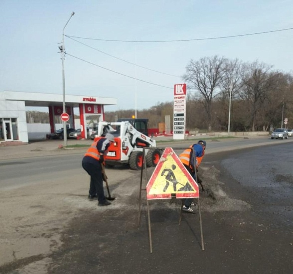 В рамках ямочного ремонта в Саратове за 
сутки восстановили более 2 тысяч кв. м дорожного полотна