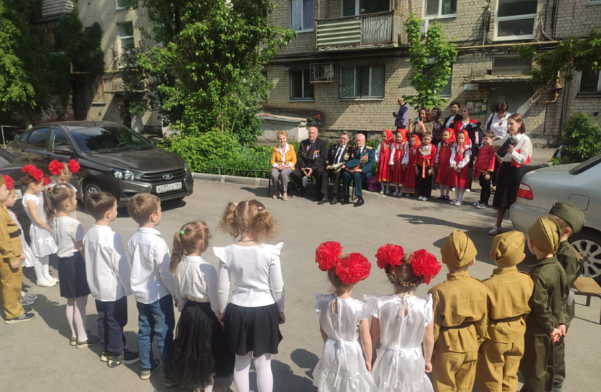 Во Фрунзенском районе состоялась акция «Окна победы»