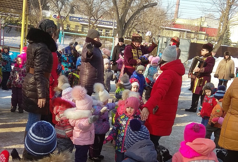 Дошколята Заводского района праздновали 
Масленицу