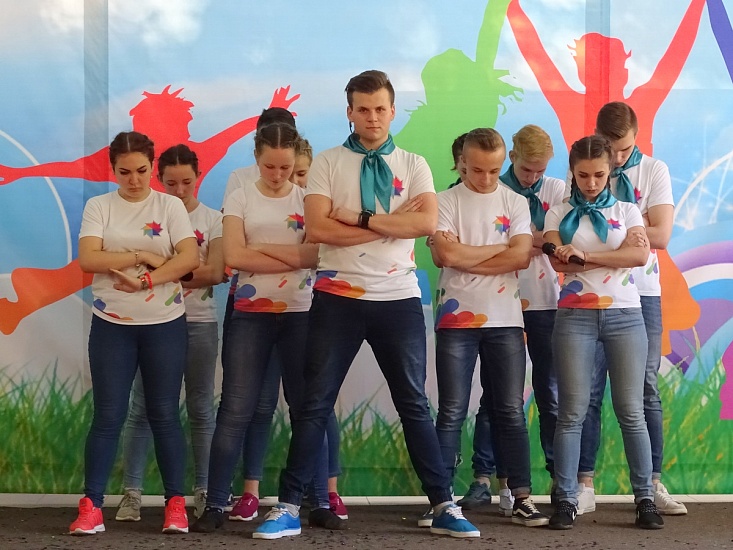 Отдыхающие лагеря «Звездочка» познакомились 
с лучшими вожатыми города