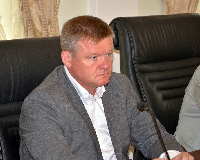 Михаил Исаев мусоровывозящим компаниям: 
«Вместо вас извиняюсь я»